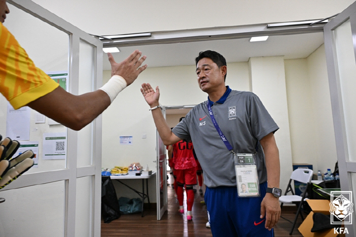 "U-23 동생들은 또 왜 그래" 한국 축구 여기저기 구멍 숭숭…'오대영'에...