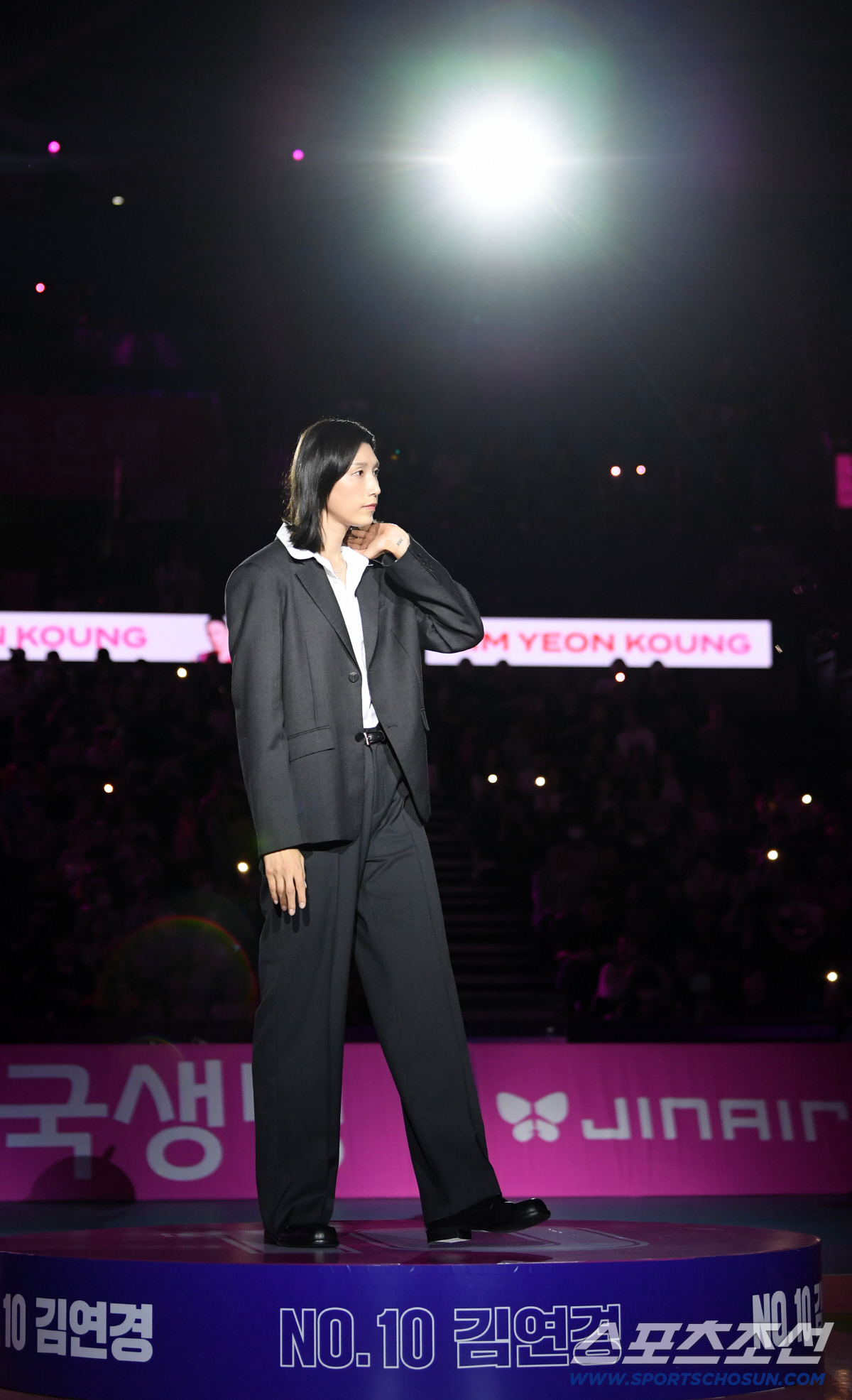 [포토] <b>김연경</b> '<b>흥국생명</b> <b>영구결번</b> 10번'