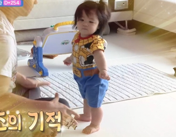 <b>심형탁</b> 子 하루, 생후 254일에 '혼자 서기' 성공..<b>폭풍 성장</b>에 '울컥' ('...
