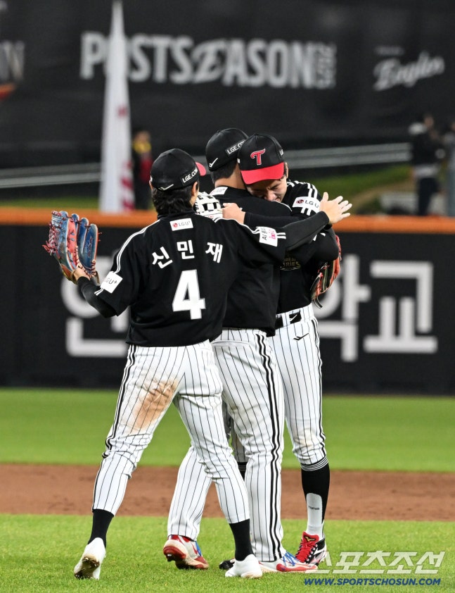 LG 트윈스, 한국시리즈 4차전 드라마틱 역전승! 박해민 눈물, 염경엽 감독 엄지척