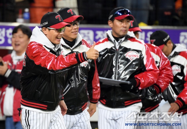 LG 트윈스, 한국시리즈 4차전 드라마틱 역전승! 박해민 눈물, 염경엽 감독 엄지척