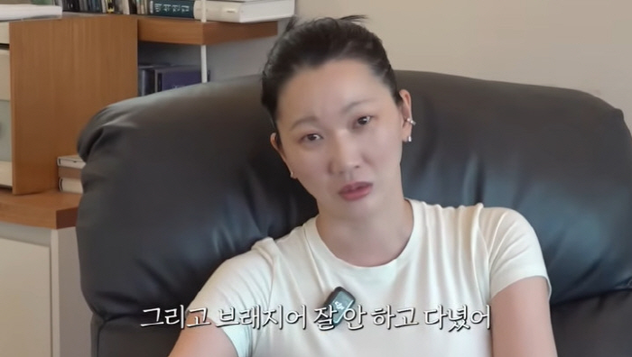 <b>장윤주</b>, <b>가슴</b> 성형 의혹에 분노 "수술 아닌 <b>유전</b>, 집안서 내가 제일 작아...