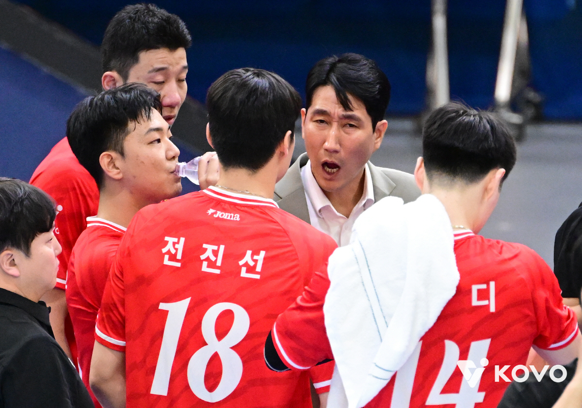 3연패 끝났다! <b>한국전력</b>, 시즌 첫 승 제물은 <b>삼성화재</b> → 3-1 완파