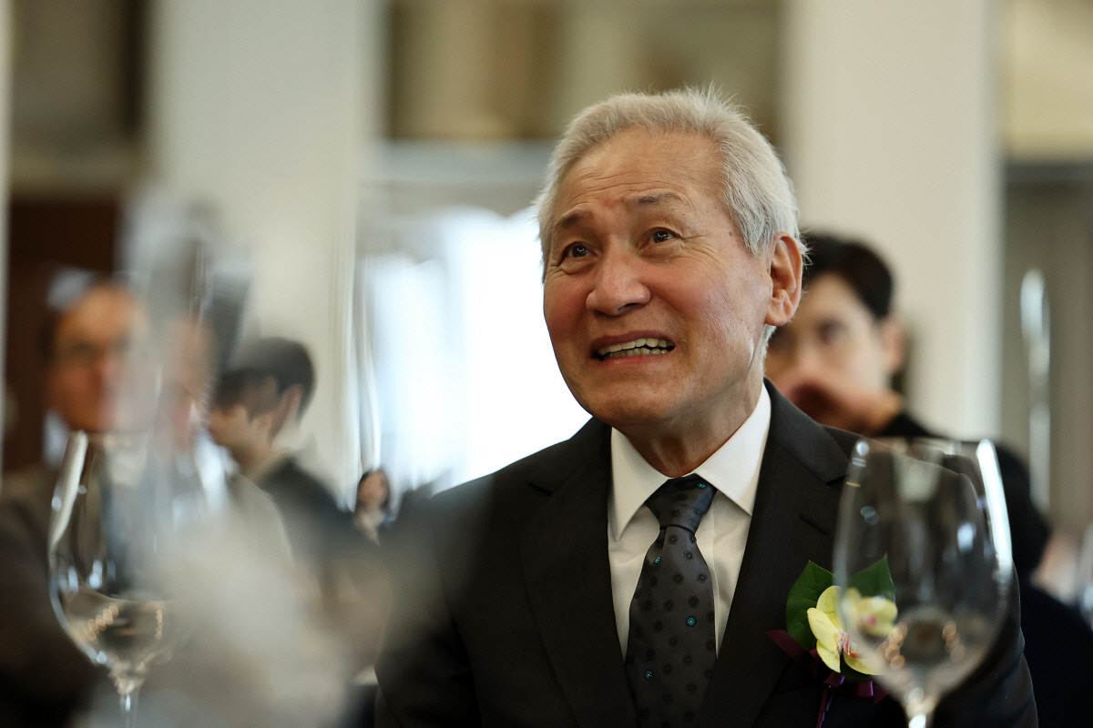 '혈액암 재발' <b>안성기</b>, <b>건강 악화</b>..박중훈 "전화도 힘들 정도로 안 좋아...