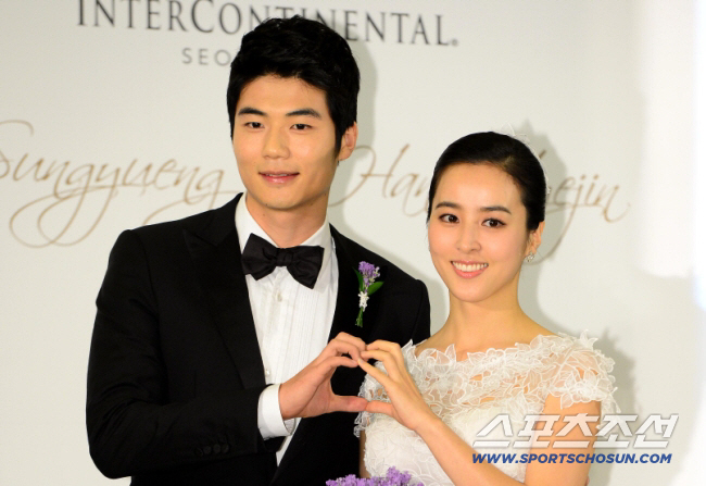 [SC리뷰] <b>한혜진</b> "8살 연하 <b>기성용</b>, 잘 생겨서 싸울 때 화가 덜 나더라...