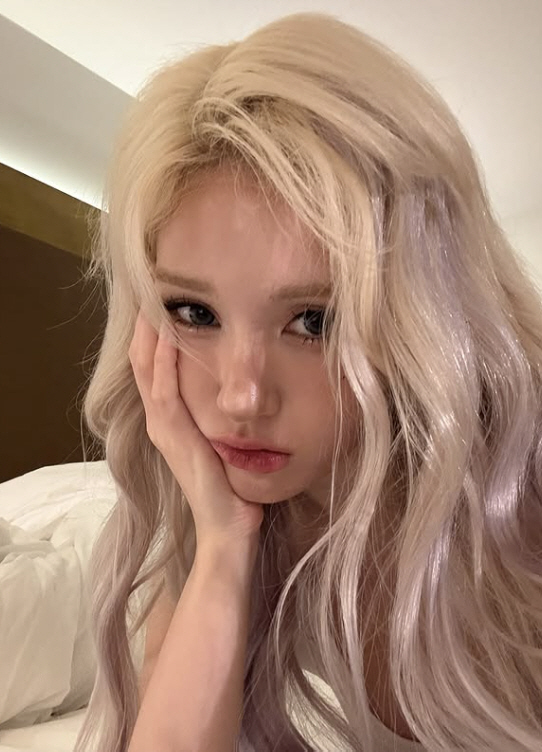 [공식] <b>전소미 브랜드</b>, 적십자 <b>로고</b> 무단사용에 고개숙였다 "명백한 실...