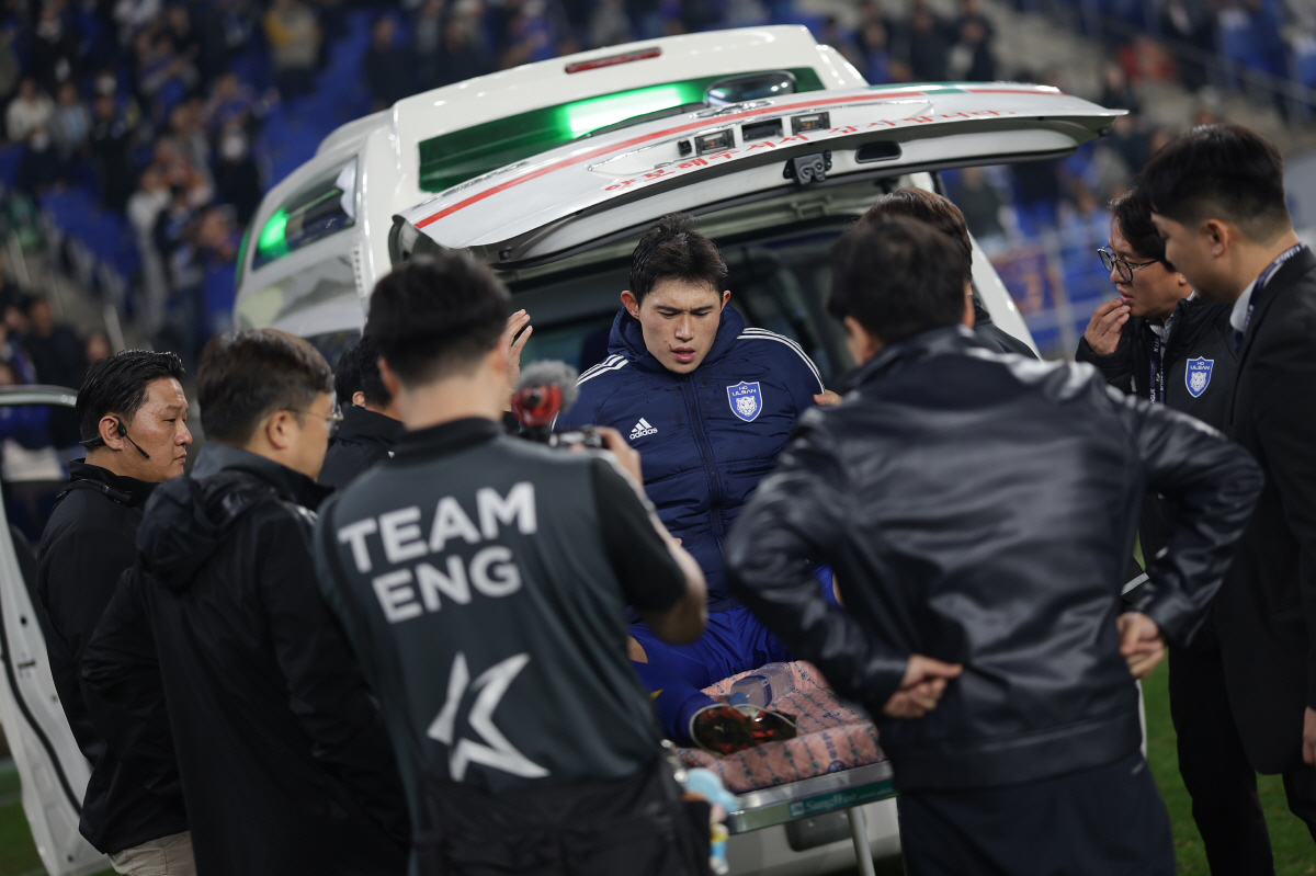 [현장인터뷰]<b>울산</b> 살린 <b>이동경 갈비뼈 골절</b>에도 풀타임, 노상래 "미안하...