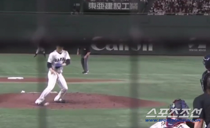한국은 되는데 MLB가 안된다니... <b>문현빈 오심</b>에 도쿄돔 첫 안타 억울하...
