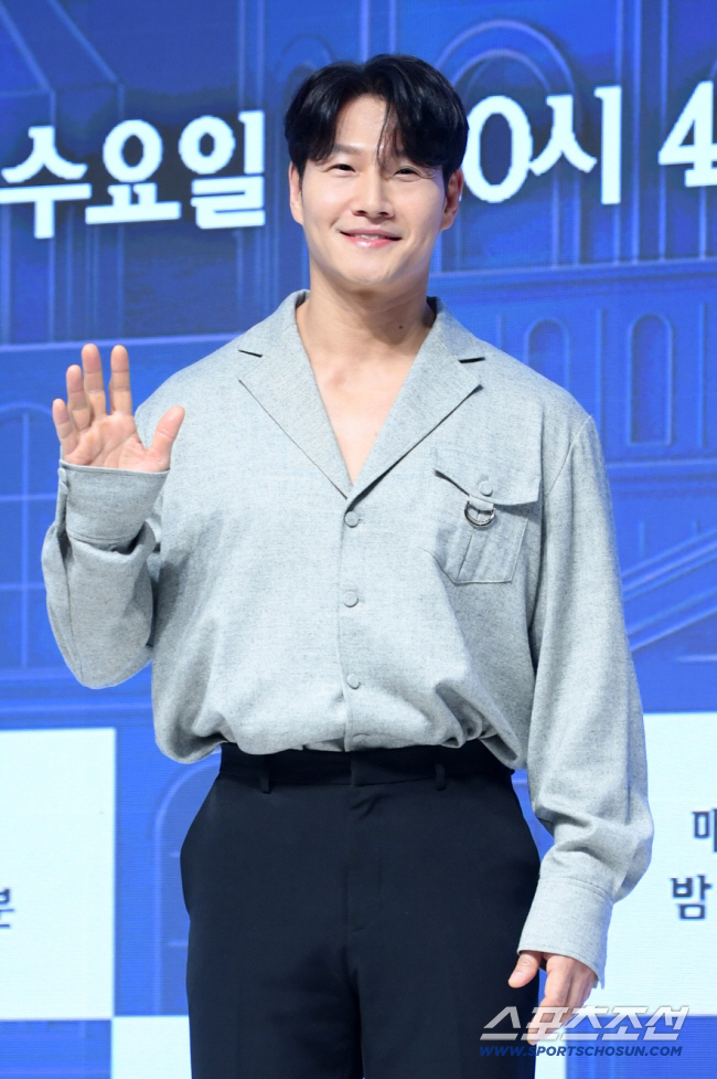 '비연예인' <b>김종국</b>, <b>경제관념</b>에 반했다 "완벽한 내 <b>이상형</b>"(옥문아)