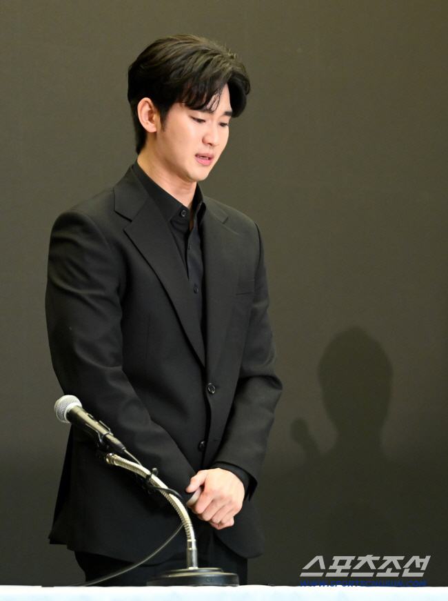 5억서 28억 6천으로 '폭등'…<b>김수현</b> '<b>광고계약 파문</b>' 어디까지 가나[SC이...