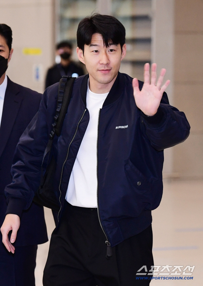 "유럽 복귀 없다" <b>손흥민</b> 귀국, 11년 만의 축구 없는 '<b>크리스마스</b> 휴가...