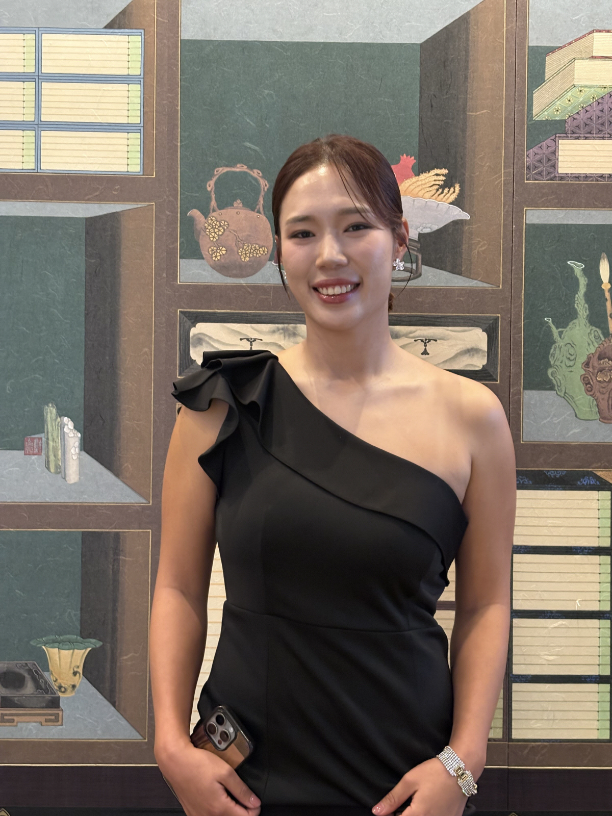 'K-10' 올 블랙 미녀골퍼 <b>최민경</b>, <b>올리브 매니지먼트</b>에 새 둥지...팜스프...