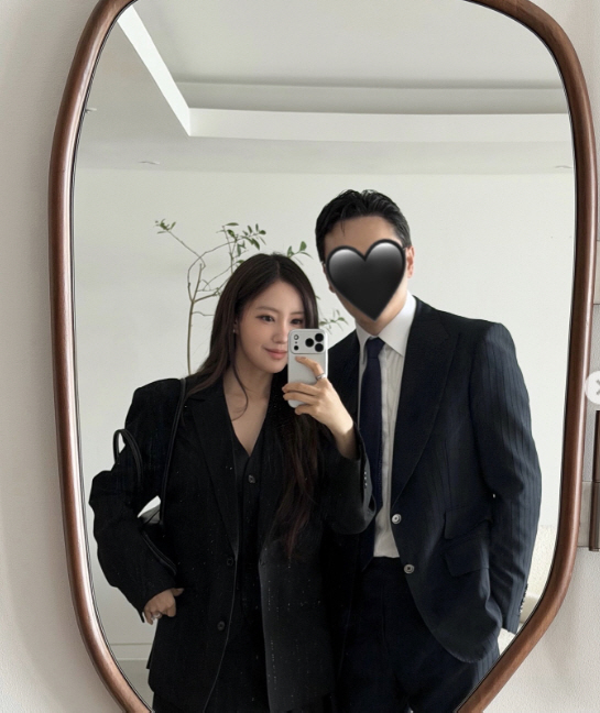 <b>효민</b>, 드디어 재력가 <b>남편</b> 공개...<b>함은정 결혼식</b>서 존재감 폭발 "혼자...