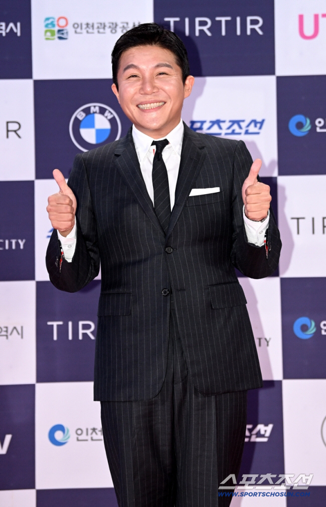 <b>조세호</b>, '<b>조폭 연루설</b>' 강력 <b>부인</b> "모두 허위, 법적 대응 준비" (공식)[전...