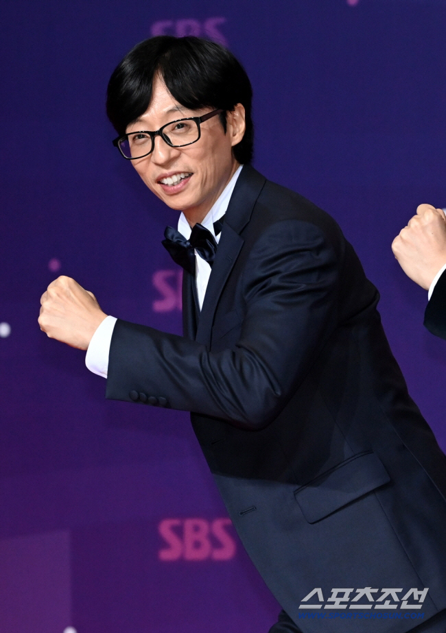 [공식] <b>유재석</b> 소속사, <b>악플러</b> 향해 칼 빼들었다…"<b>법적 조치</b> 취할 것" ...