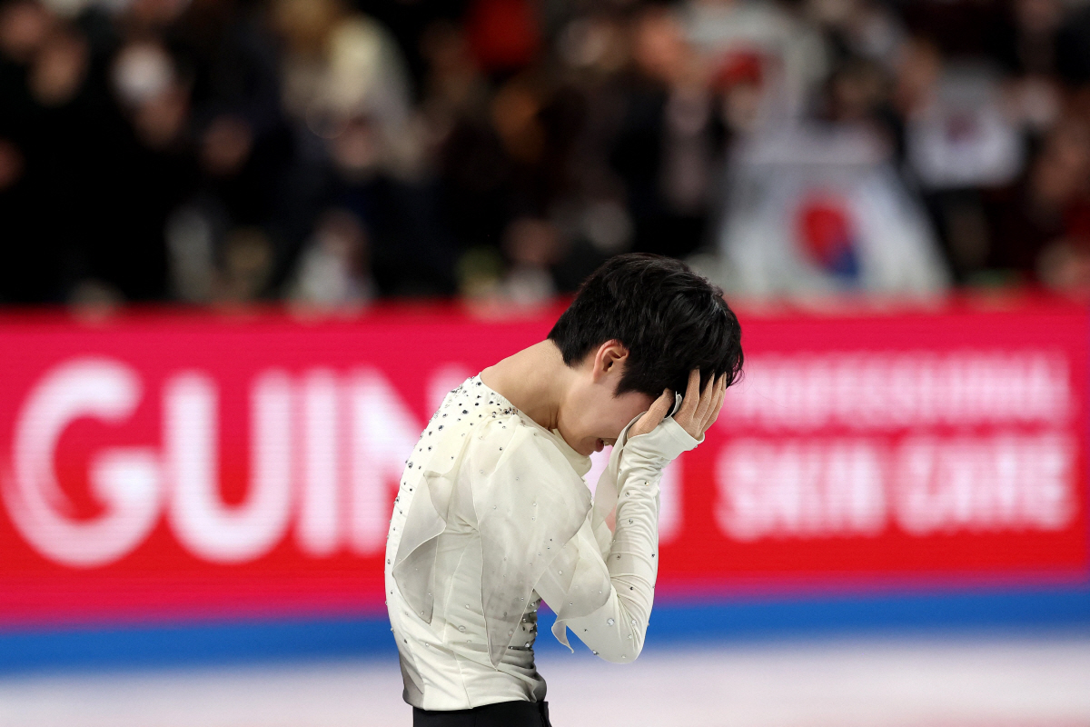 "퍼펙트金 순간,<b>피겨</b>왕자님은 얼굴을 감쌌다"'<b>서민규</b>, 男주니어 <b>피겨</b> 사...