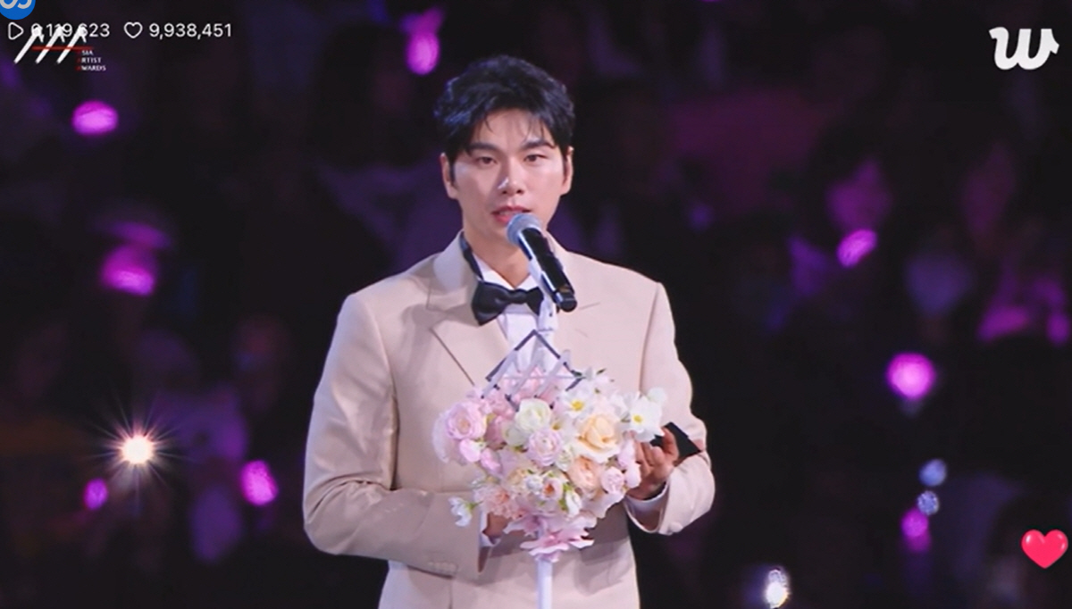 <b>이이경</b>, 공식석상서 '<b>사생활 루머</b>' 심경 "우박 맞은 기분, 용의자 무조건...