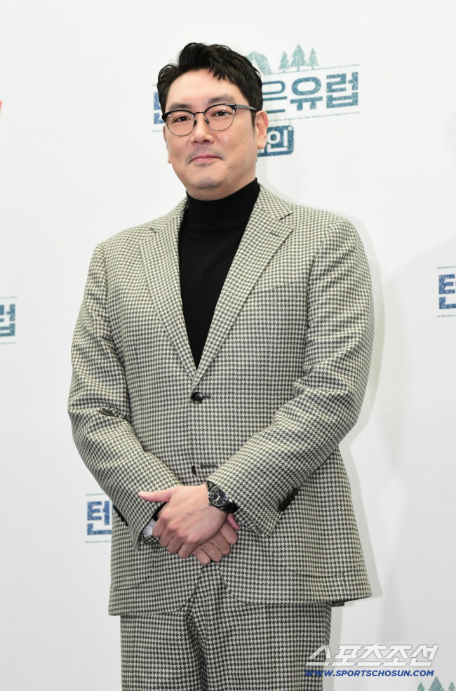 가수 이정석, '소년범 인정' <b>조진웅</b> <b>옹호</b>.."연예계 <b>은퇴</b>? 왜 그렇게까지...
