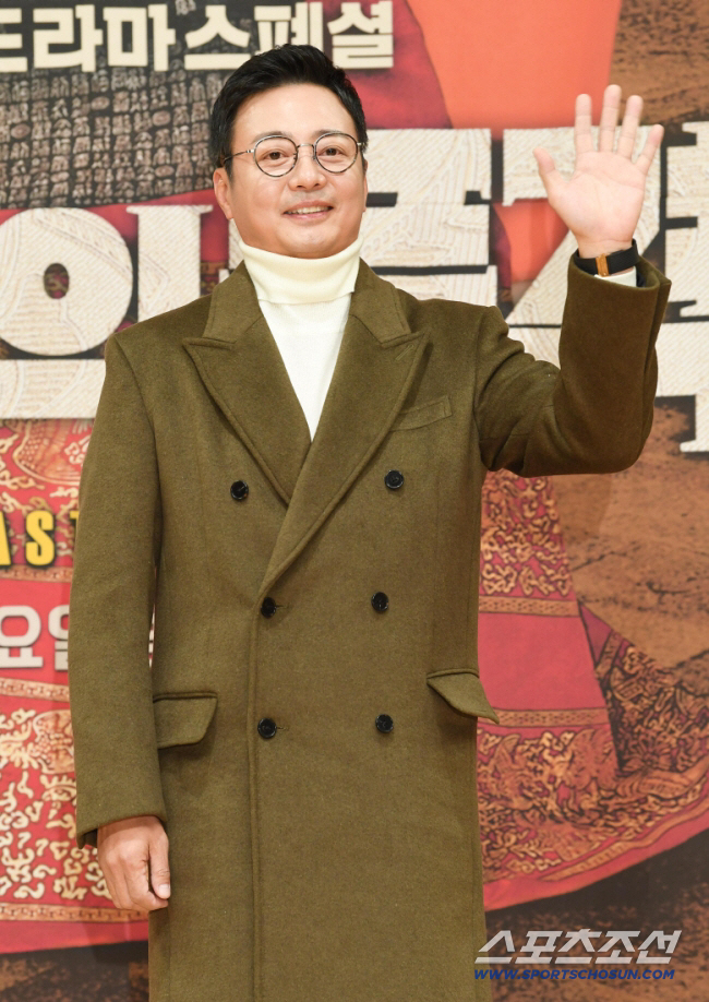 <b>윤다훈</b>, 68억 벌었다 "광고 48개 찍어..연예인 개인 소득 1위"