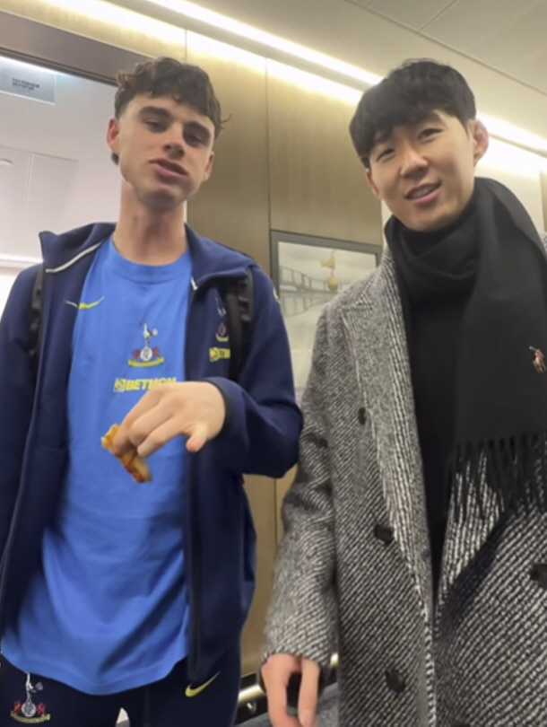 <b>손흥민</b> '오피셜' 서운함 폭발! "나한테 문자 한 통도 없더라"...토트넘 ...