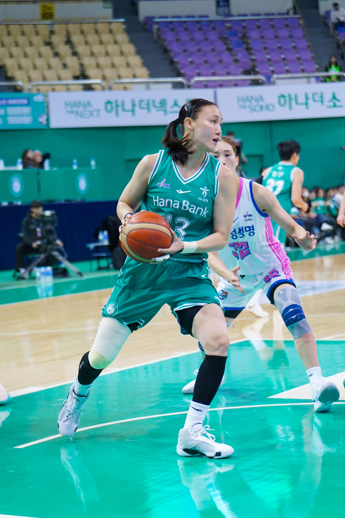 [WKBL리뷰]'왕언니의 품격' <b>하나은행</b> 김정은. 파죽 <b>6연승</b> 이끌다…삼성...