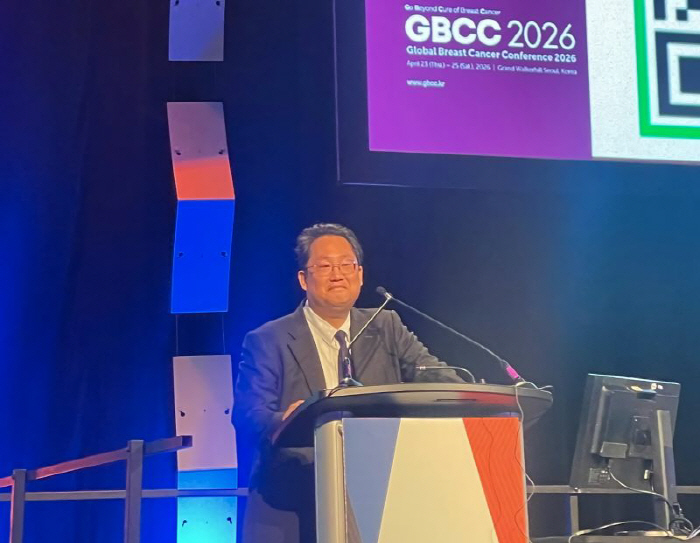 박형석 교수가 1차 연구 결과를 발표하고 있다.