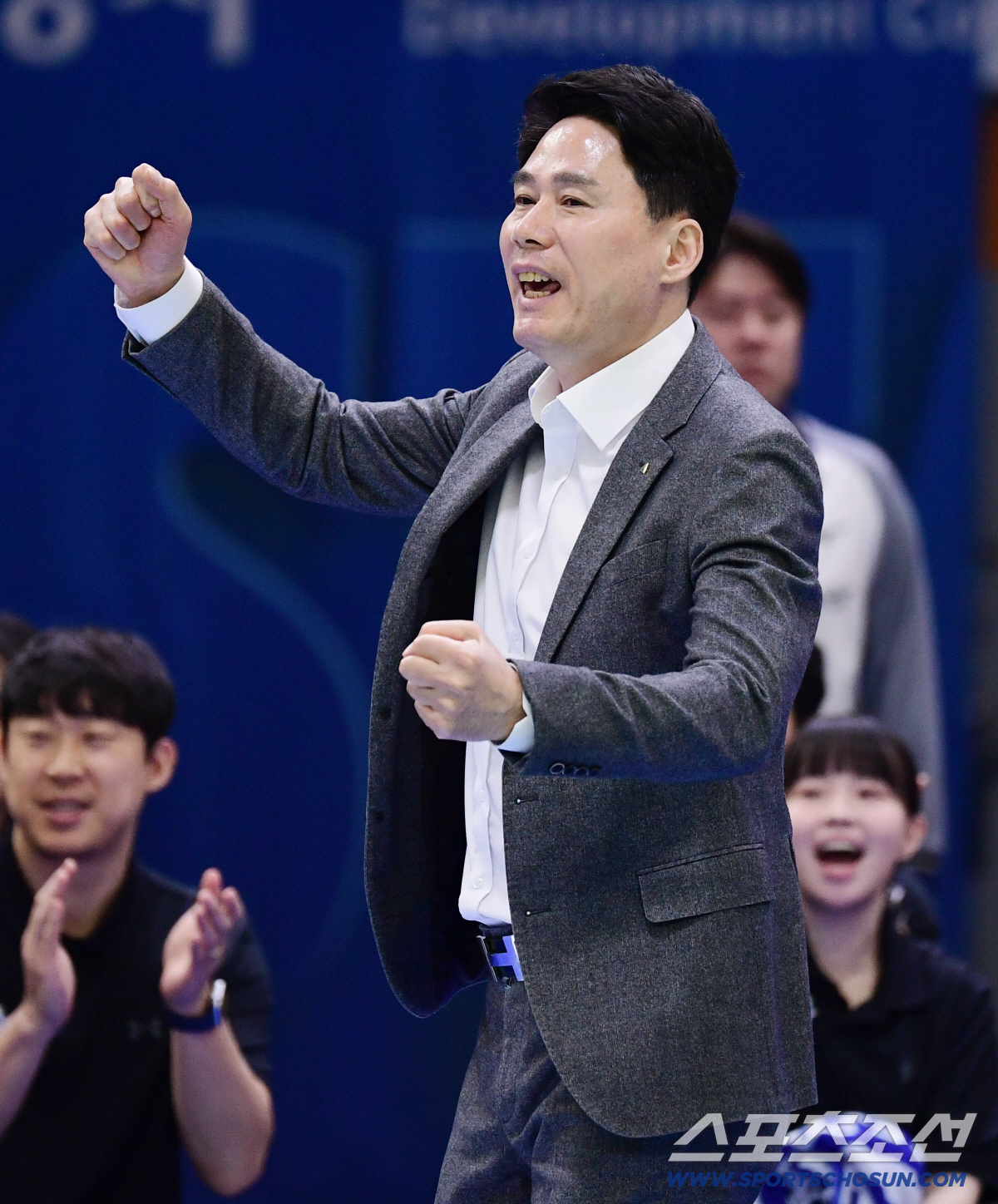[포토] <b>강성형 감독</b> '오늘도 우리가 이긴다'