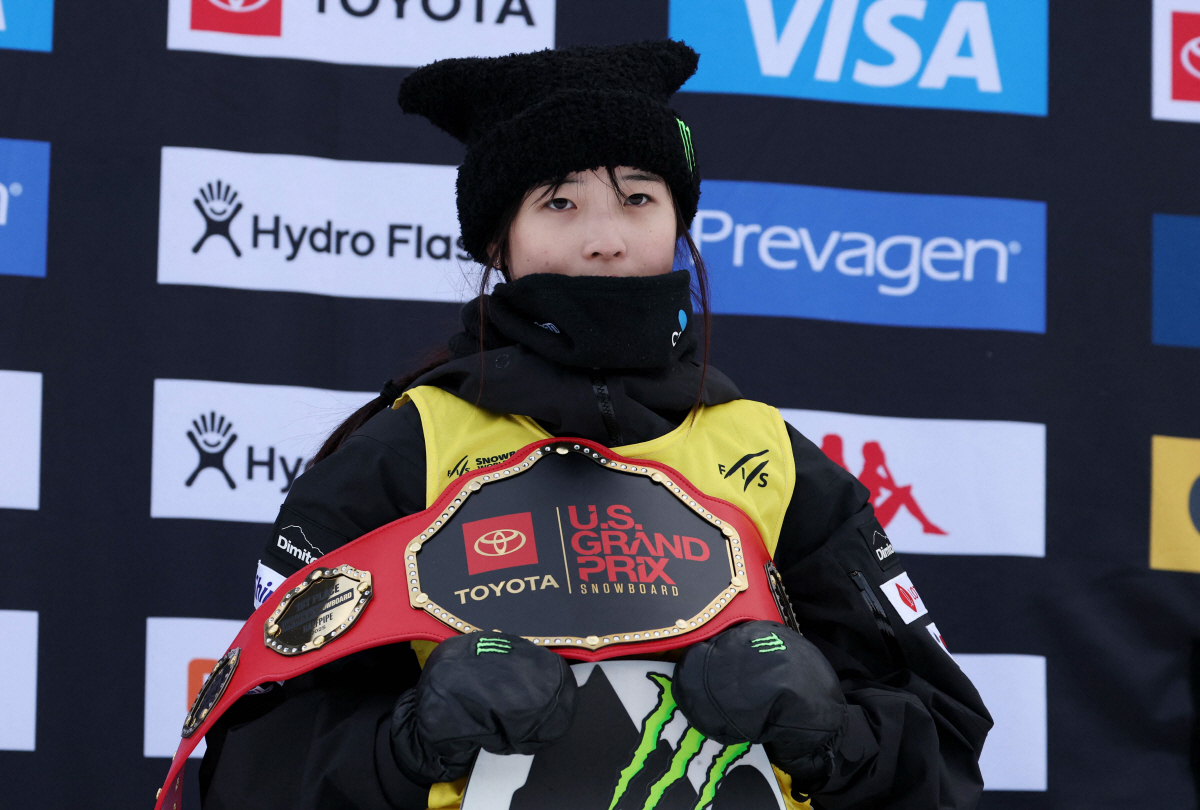 '올림픽 금메달 보인다' <b>최가온</b>, <b>스노보드</b> 하프파이프 월드컵 <b>2주 연속</b>...