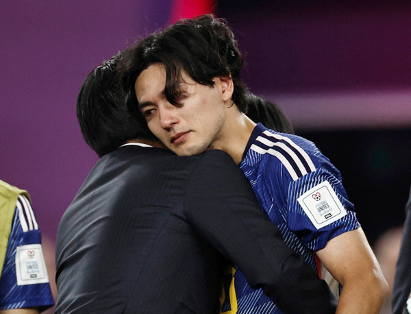 [오피셜]"일본 축구 오열" 이강인 꺾은 日 에이스, 결국 십자인대 파열 진단…'월드컵 낙마 불가피→초대형 악재'