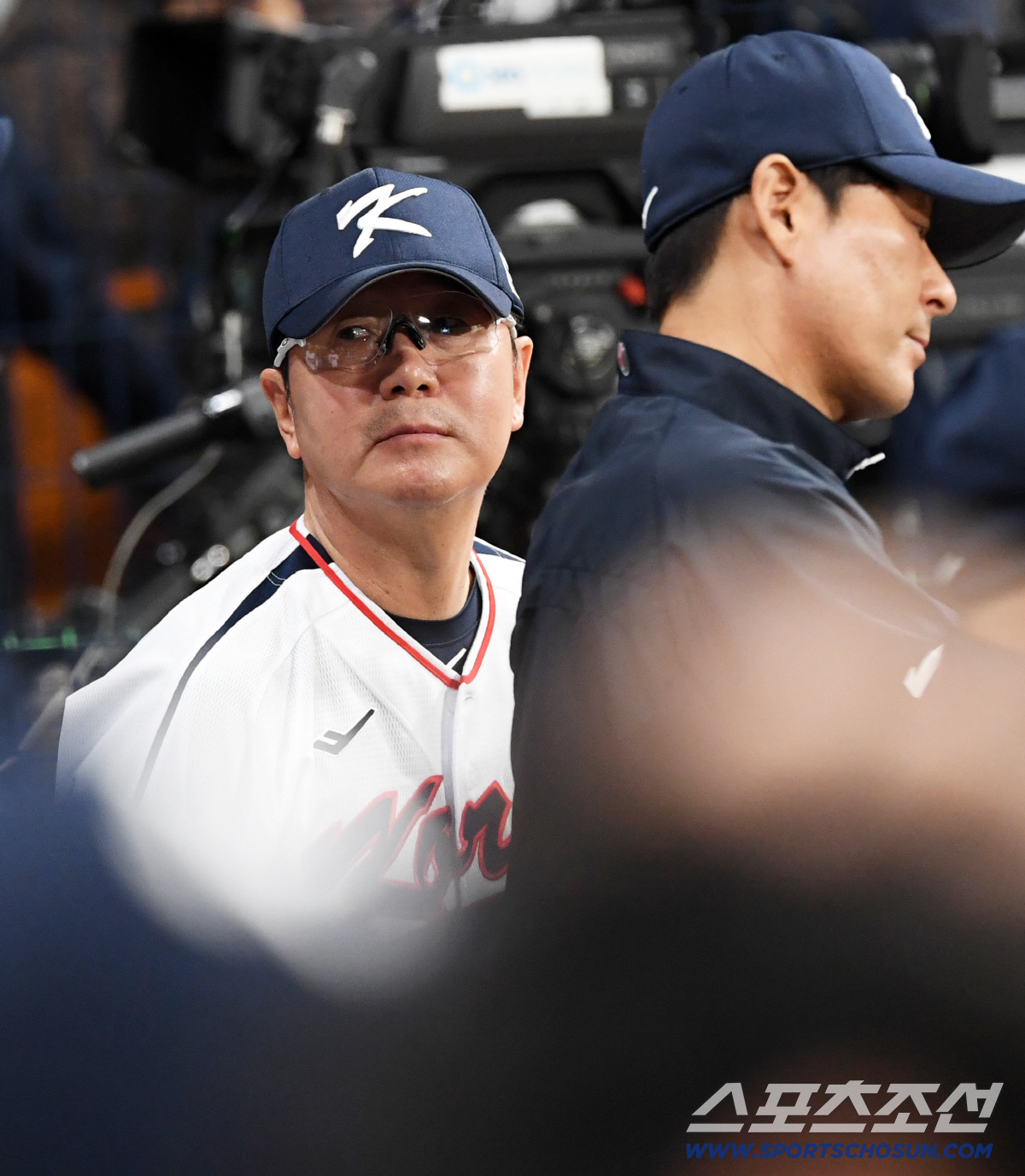 출처: 2025 K-BASEBALL SERIES 대한민국과 체코의 평가전이 8일 고척스카이돔에서 열렸다. 류지현 감독이 생각에 잠겨 있다. 고척=박재만 기자 pjm@sportschosun.com/2025.11.08/