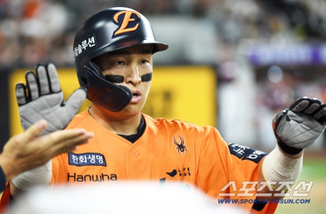 장성우 계약→불펜 3총사 싹쓸이 KIA행 충격, '2618안타' 전설이 유일 미계약자? 아, 이건 아닌데…