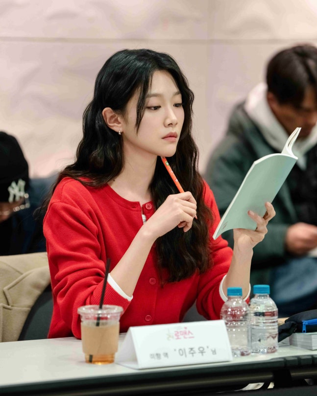 Love O' Clock: Netflix Confirms Shin Hye Sun and Na In Woo in New Romantic Comedy