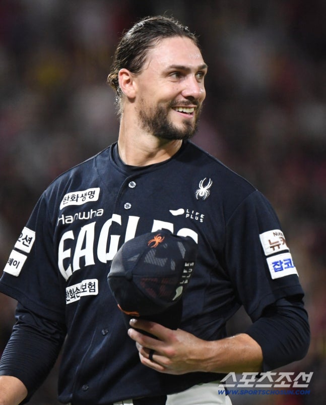 '한화 벌써 그립다' 37억에 선발 보장 욕심이었나…"이런 투수 ML 기회 줘야" 단장 립서비스였을까