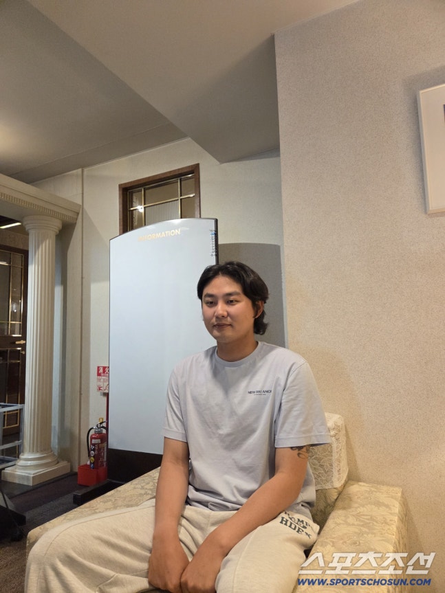 "죄송합니다. 그냥 잘하겠습니다" 롯데 정철원, 90도 고개 숙였다 → 김태형 감독은 주절주절 이야기 별로 안 좋아한다 [미야자키 현장]