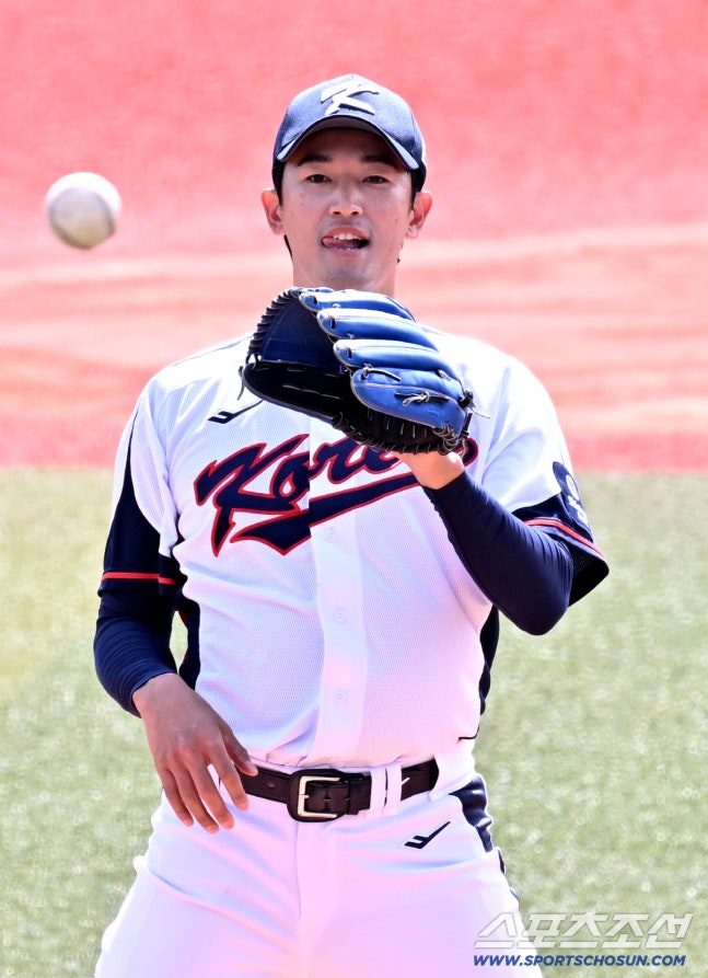 [속보]'전격 공개' 한일전 선발, 류현진 아니다?…"왜 나한테 일본전 맡기셨나 잘 때마다 생각했다"