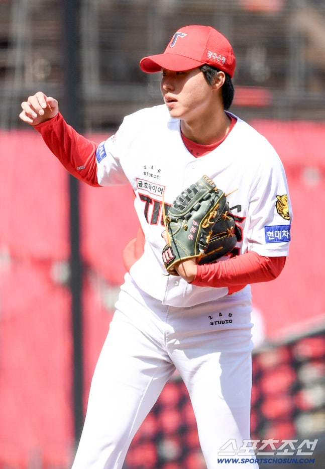 '54억 싹쓸이' KIA, 보상선수까지 이러면 반칙 아닌가…"1이닝 짧게 좋은 구위 쓰고 싶은데"