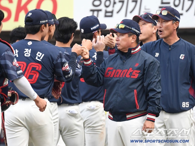 "100번도 더 얘기했다" 답답한 김태형 감독 → 롯데의 진짜 고민은 '마인드'