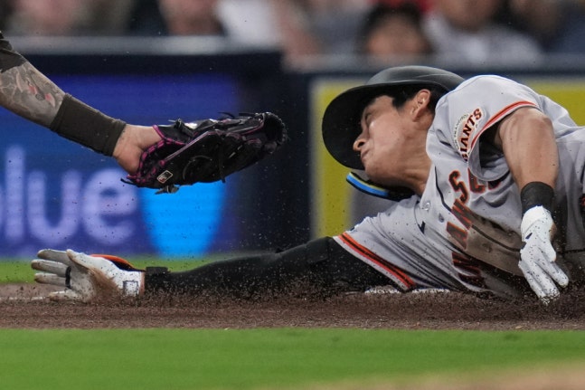 "이정후 응원 그만할까?" SF 팬들 분노 폭발…4월 타율 0.083 급추락→"9번 타자로 내려라"