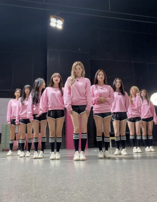 [정보/소식] 아이오아이, 그시절 돌고래 숏팬츠 입고 '픽미'…10년 전 감성 그대로 | 인스티즈