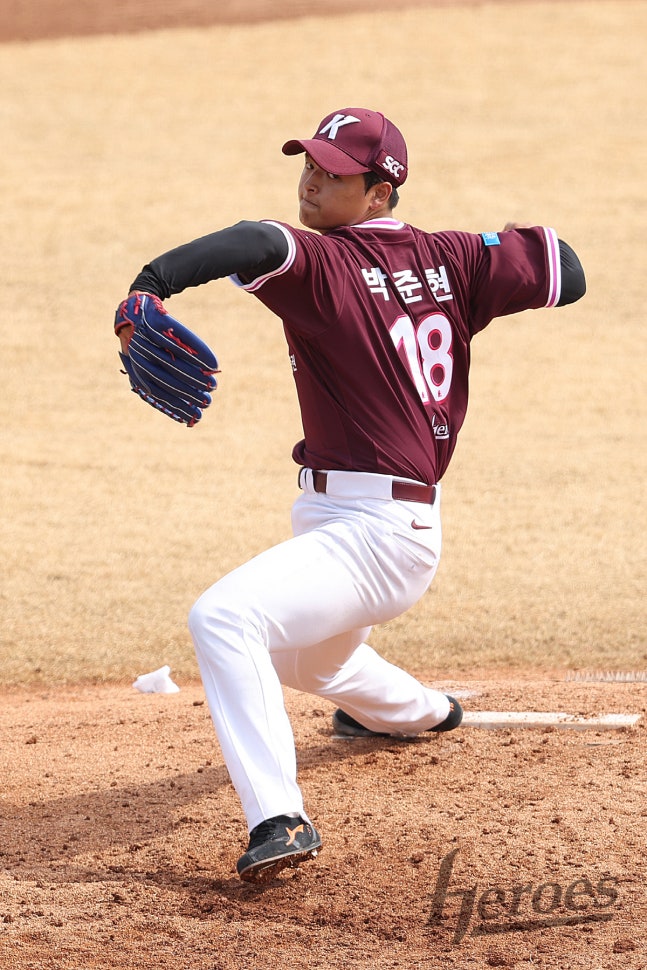 '전체1순위' 박준현, 2군 무실점 기록 깨졌다…상무전 2실점→꽉찬 고척 마운드, 당분간 콜업 쉽지 않겠네