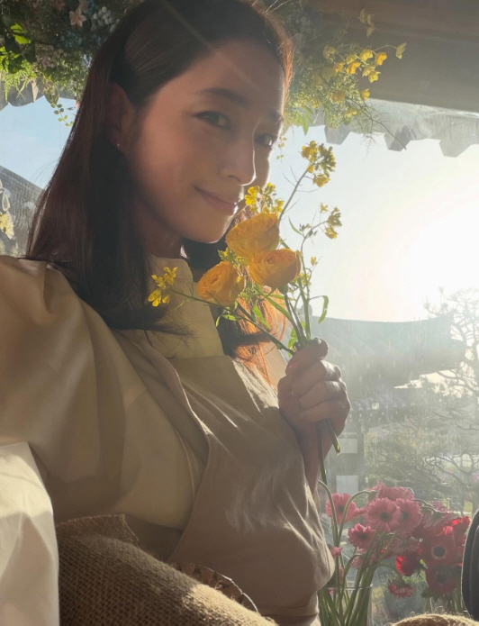 "장원영보다 예쁘다"..子 발언 터지자 난리난 '44세 여배우'의 정체