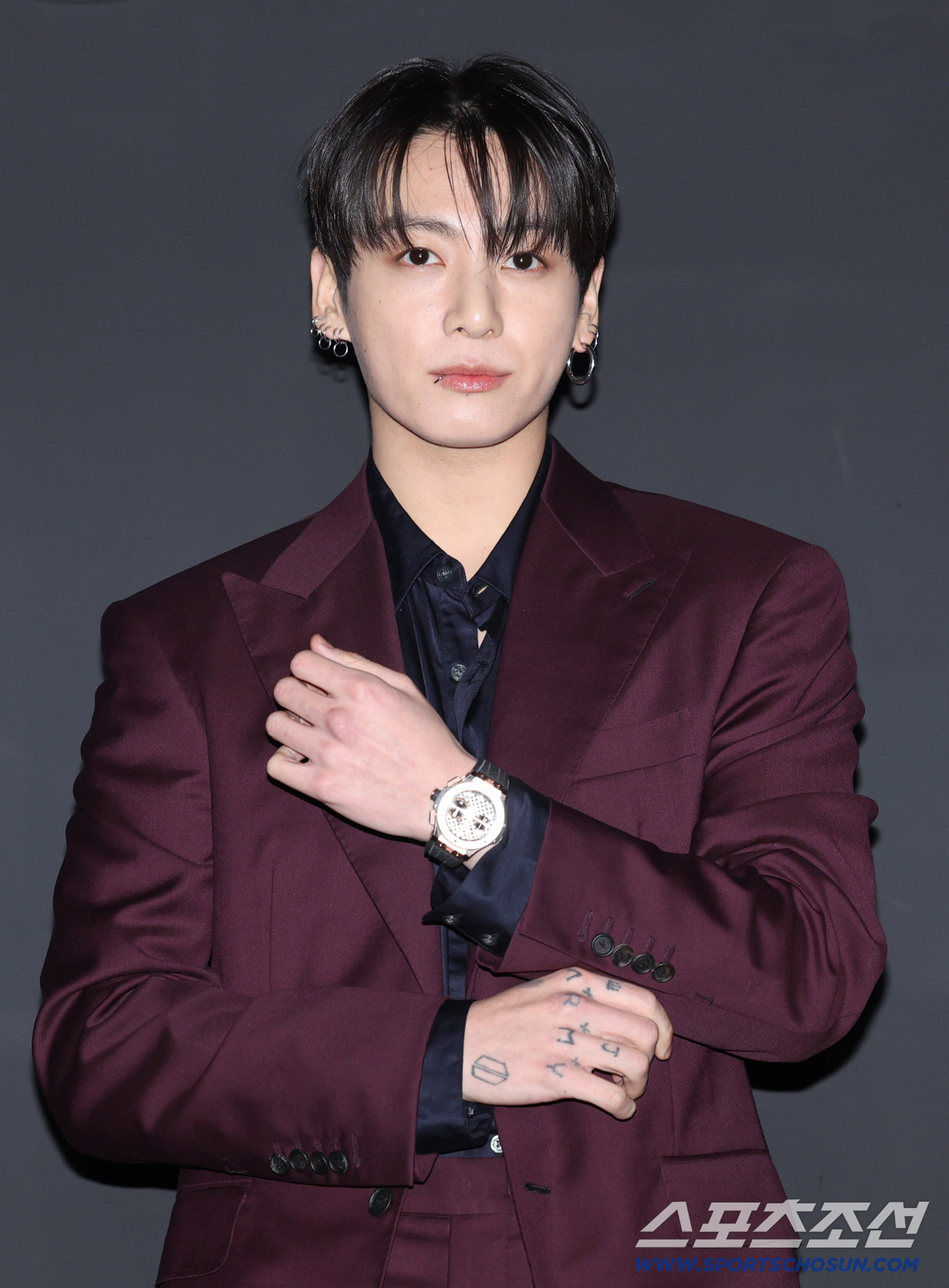 BTS 정국, 700억대 해킹 조직에 유심 복제 표적…소속사 칼대응 0원 방어...