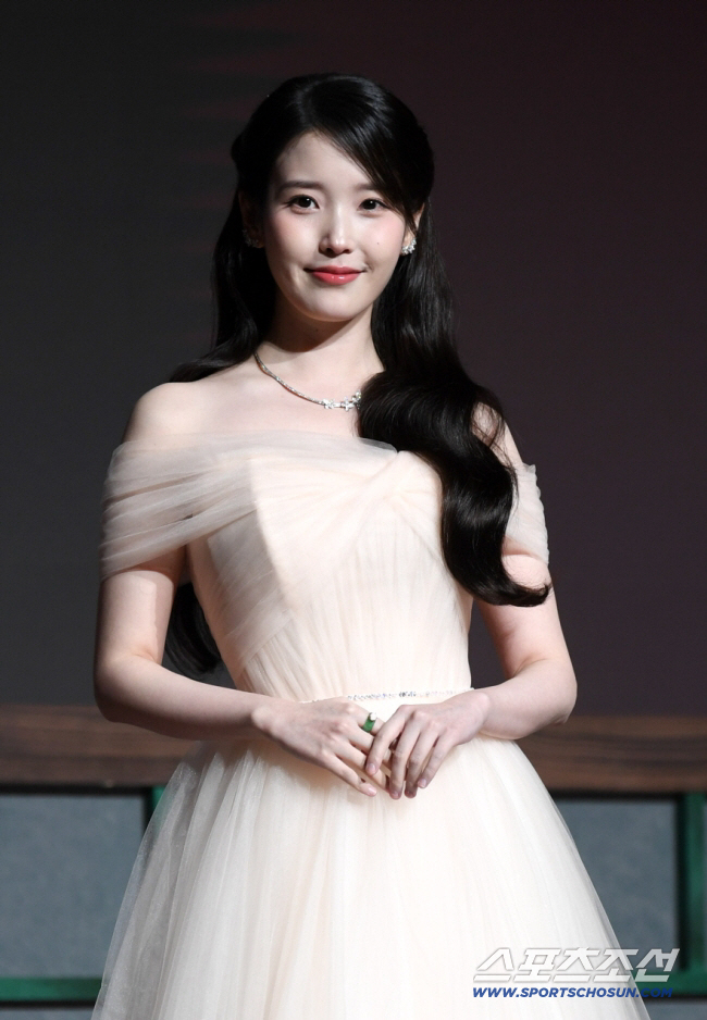 " 아이유 , 커피 선결제 해줘"…투표용지 사태에 난데없는 SNS 댓글 테러
