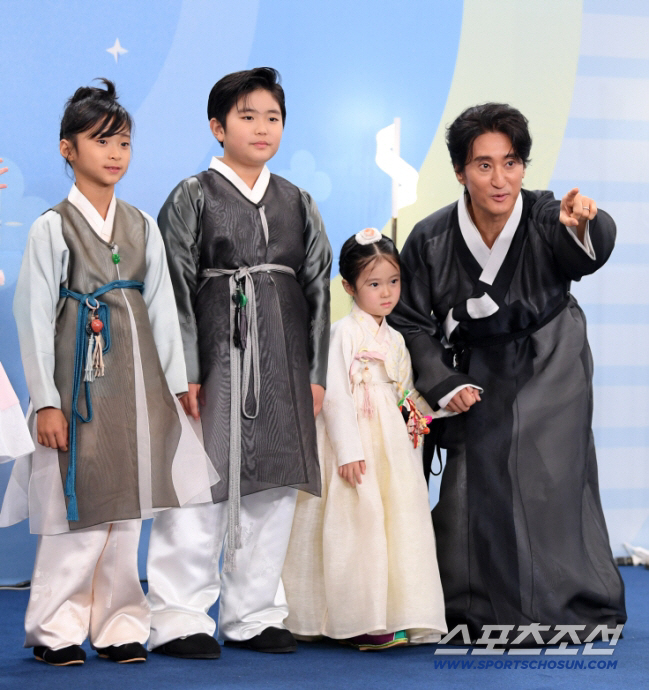 '54세 득녀' <b>신현준</b>, 늦둥이 위해 술 담배 끊었다 "옆에 오래 있어주고...