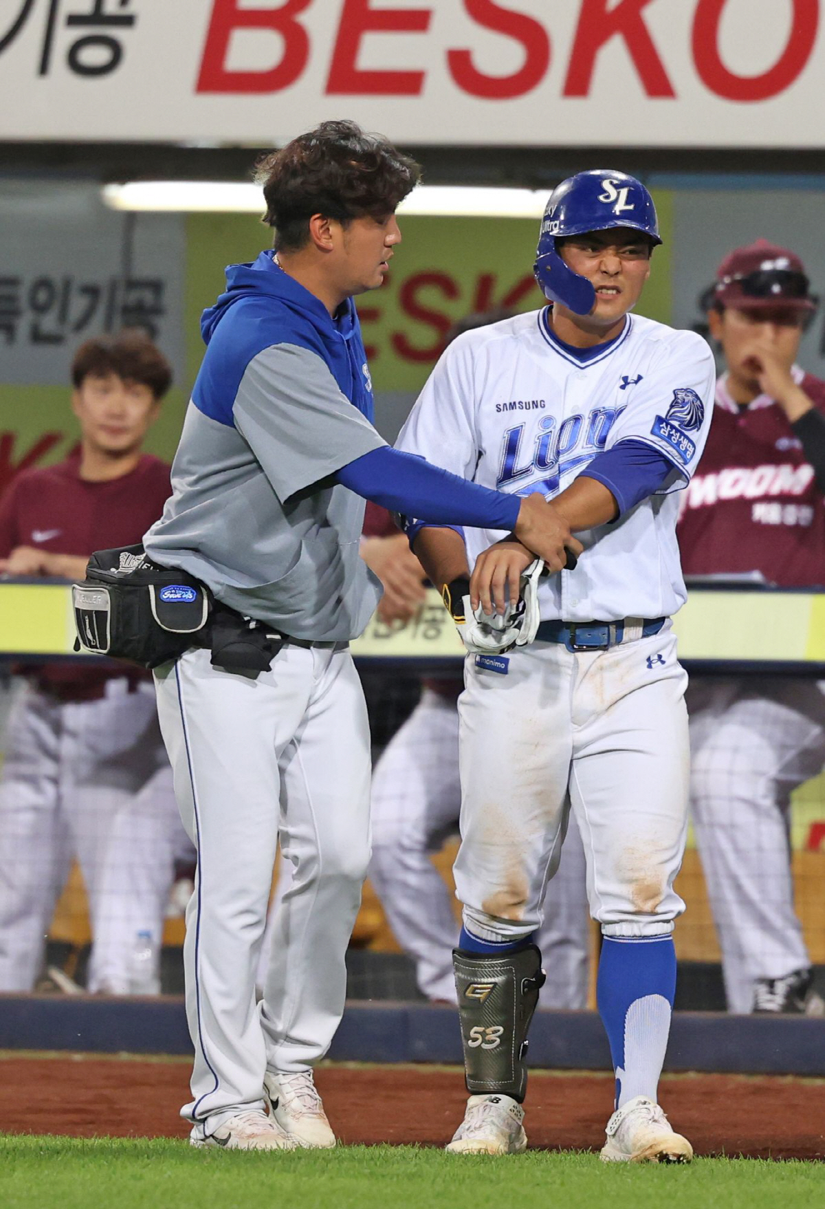 '설마 또 부상 악령?' 삼성 양우현, 투구에 손등 맞아 교체…아이싱 후 병원 검진 예정 [대구현장]