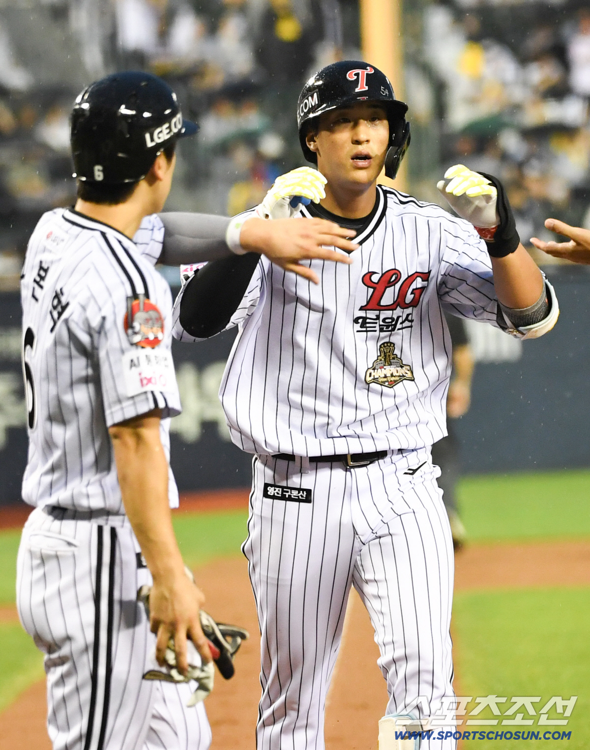 이정용 1016일 만에 선발승 + 송찬의 4안타 대폭발! <b>LG</b>, <b>두산</b>에 3-2 역전...