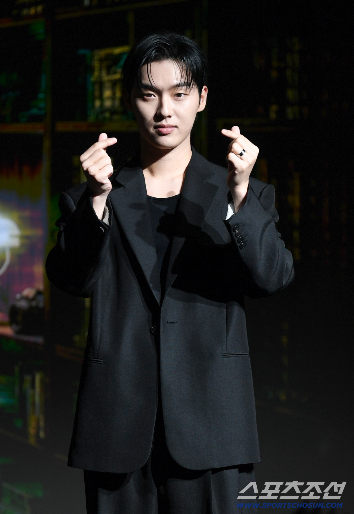 [포토] 최현욱, <b>맨 끝줄 소년</b> 하트