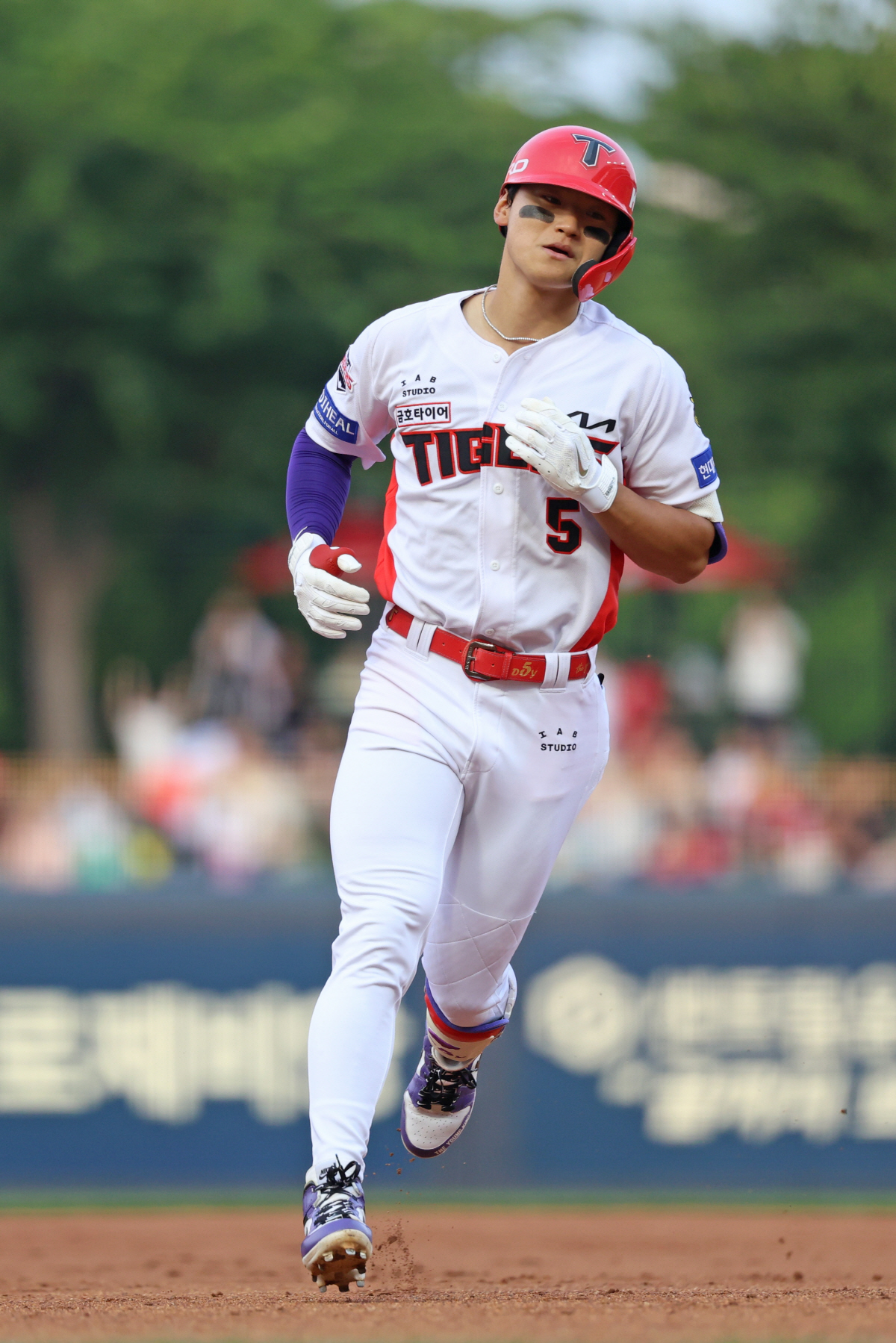 '와 <b>김도영</b> 또 넘겼다' <b>홈런</b> 단독 <b>1위</b> 등극, 오스틴 2위 밀어냈다…24호...