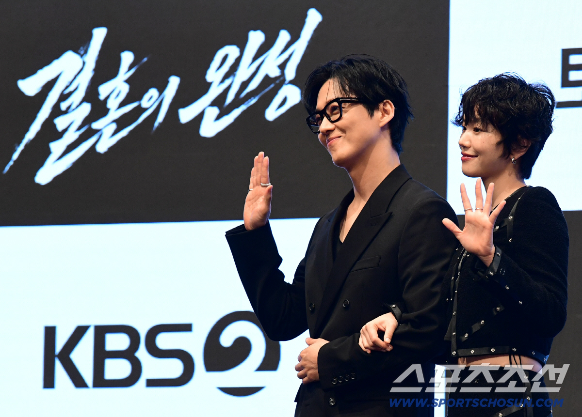 [포토] <b>남궁민</b>-이설 '<b>결혼의 완성</b>에서 부부'