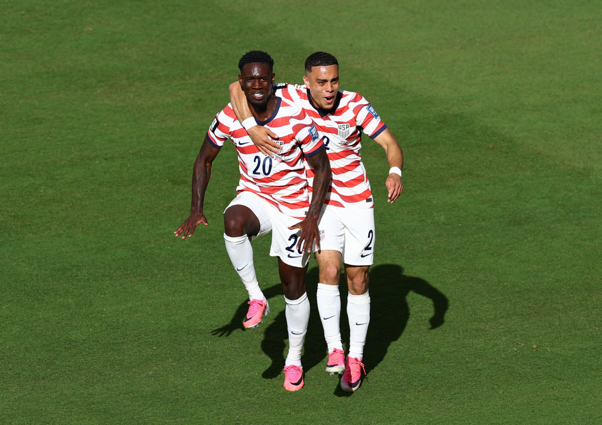 전반의 왕은 USA! '발로건 선제골' 미국, <b>보스니아</b>에 1-0 리드[월드컵 전...